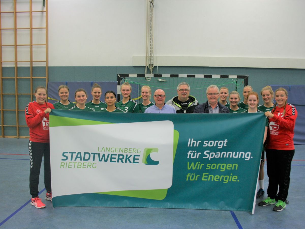 Stadtwerke Rietberg-Langenberg - Auf dem Foto sehen Sie links und rechts `` Die Mannschaft `` dann von rechts Dieter Nowak Geschäftsführer der Stadtwerke Rietberg Langenberg, dahinter den Trainer Johannes Böckmann und links den Vertriebsleiter der Stadtwe